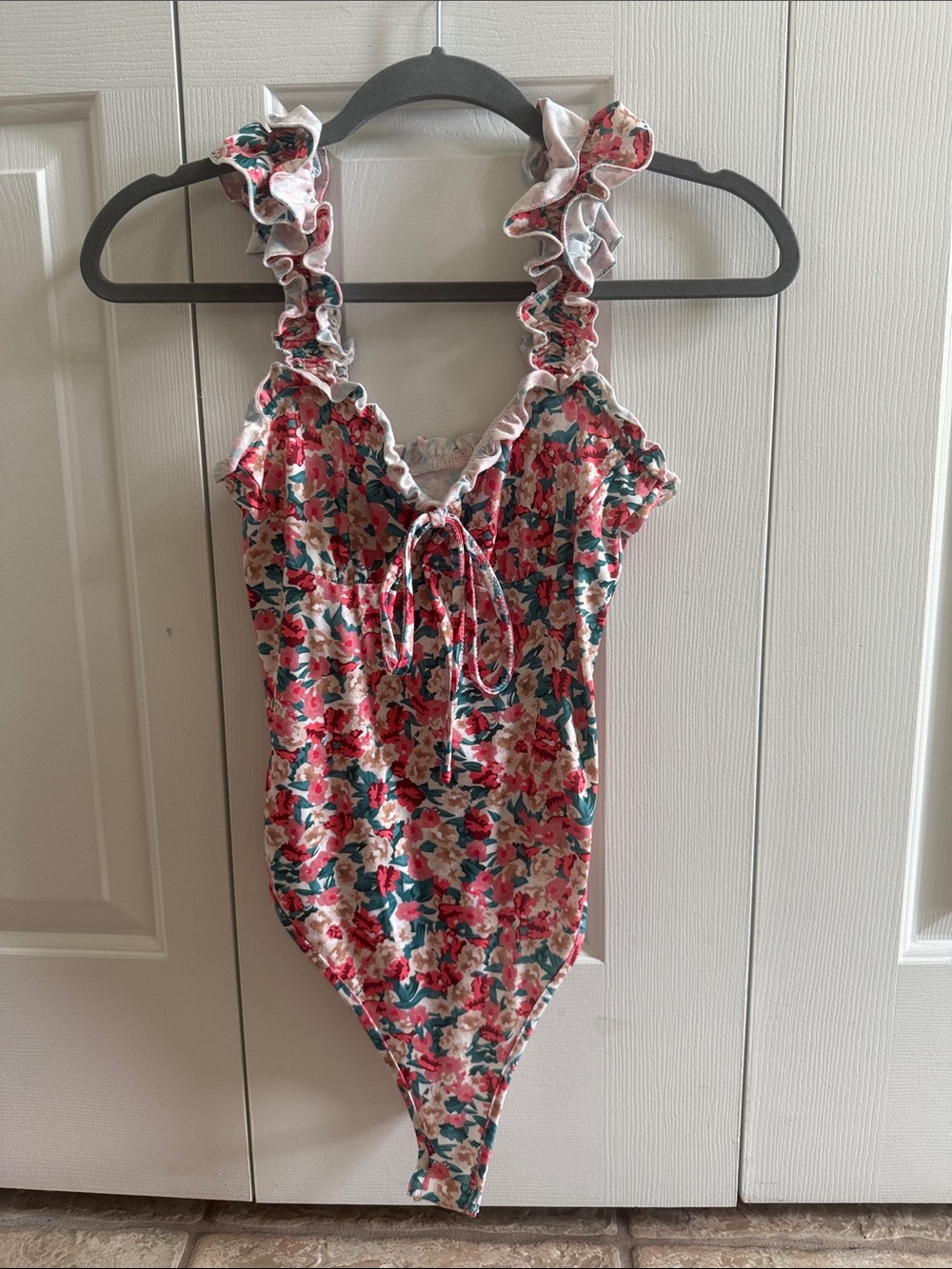 Floral Ruffle Strap Bodysuit in Pink & Teal XS